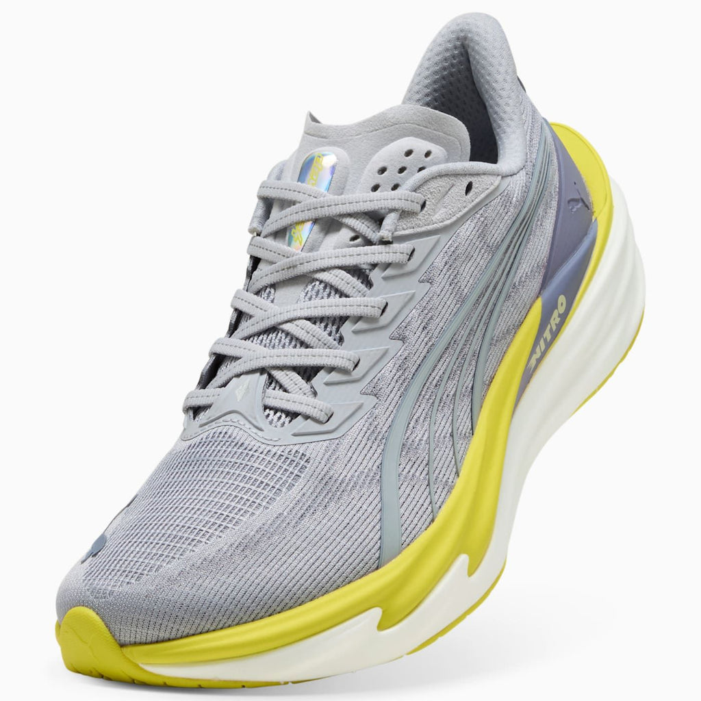 Deviate NITRO 4 Men's Shoes - Vibrant Silver-Lux Lime - Angled Studio / Lifestyle Shot