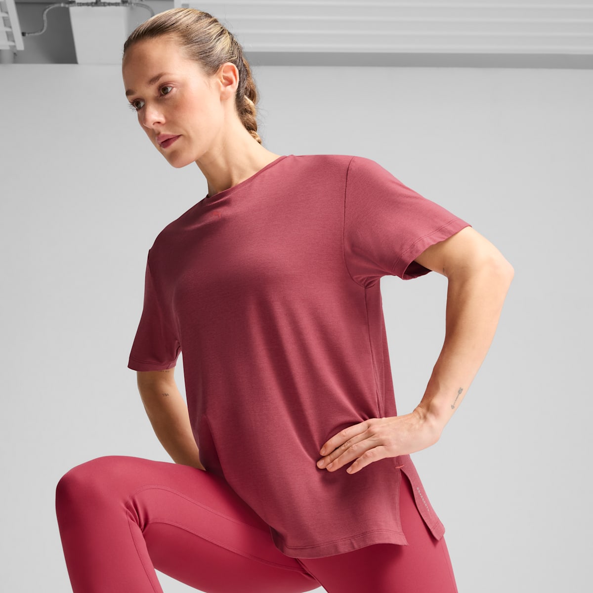 CLOUDSPUN TEE - REG Port Heather model image