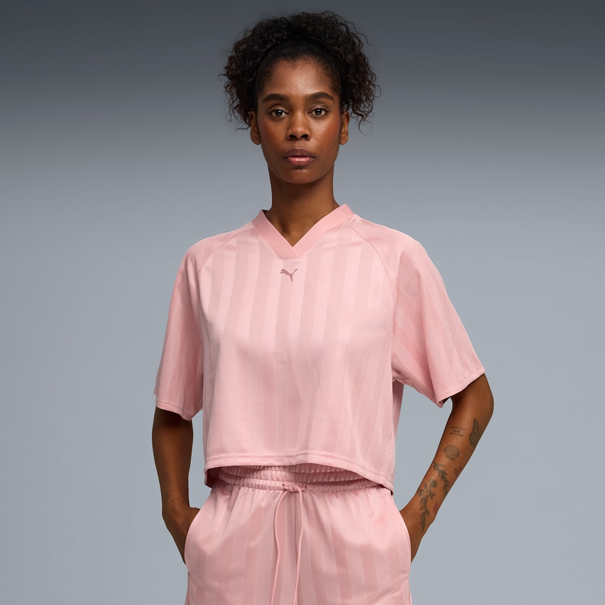 PUMA League Jersey Top Women - Rosy Outlook model image