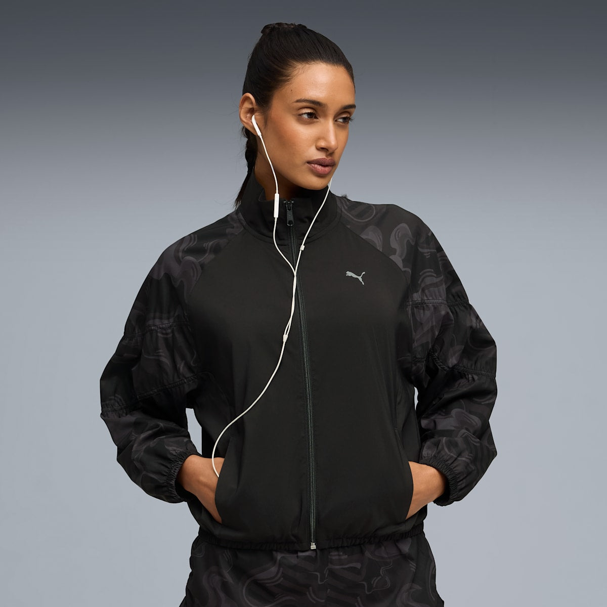 PUMA League Woven Jacket Women - PUMA Black model image