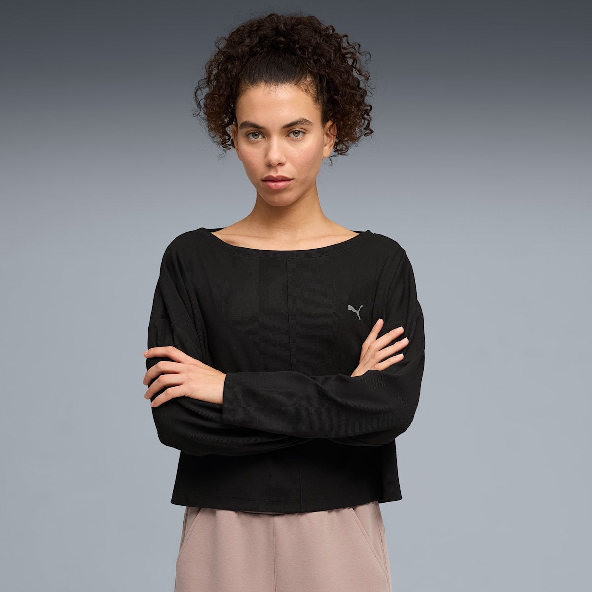CLOUDSPUN Rib Slouchy Long-Sleeve Tee Women - PUMA Black model image