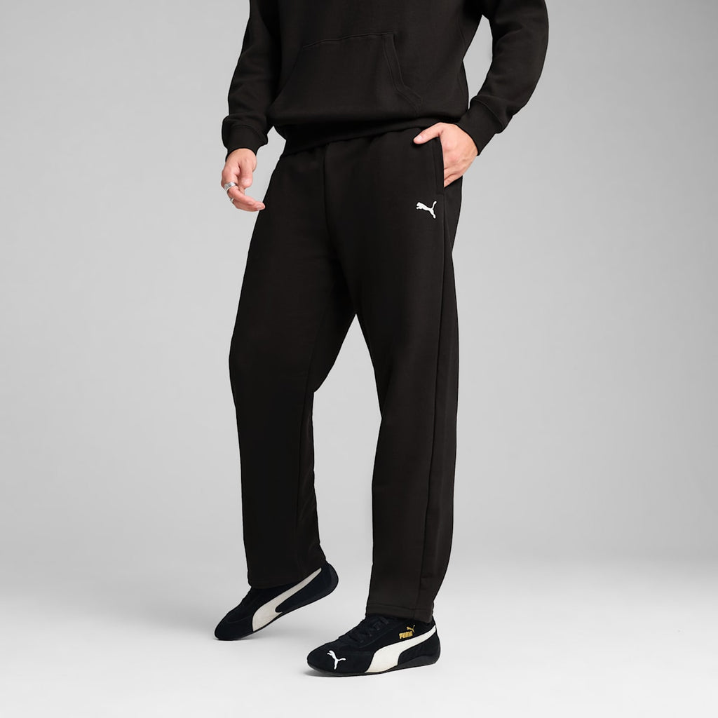 WARDROBE Essentials Relaxed Sweatpants Men - PUMA Black - model-front