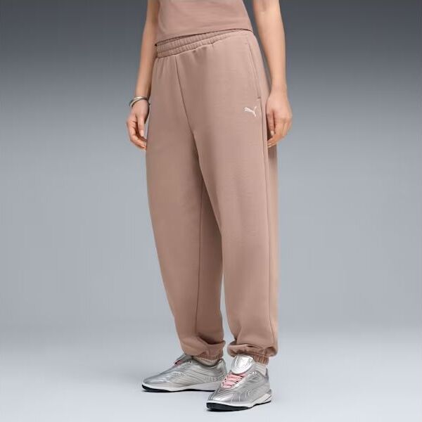 Wardrobe Essentials Women's Relaxed Sweatpants - Sandstone - front model view