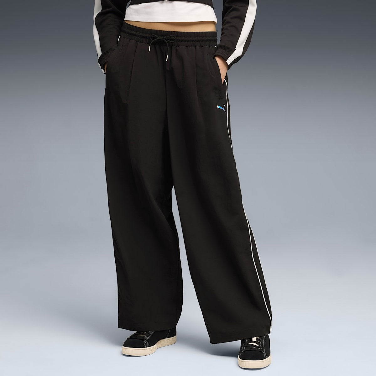 T7 Piping Relaxed Woven Track Pants Women - PUMA Black model image