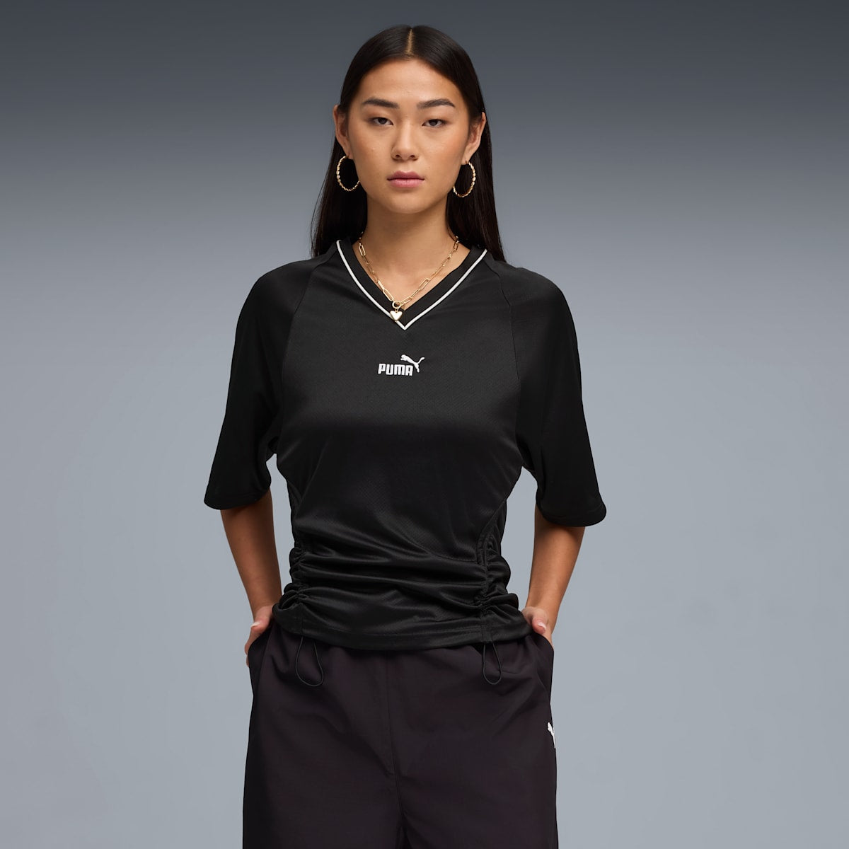 FUTURE.PUMA.ARCHIVE Fitted-Waist Football Jersey Women - PUMA Black model image