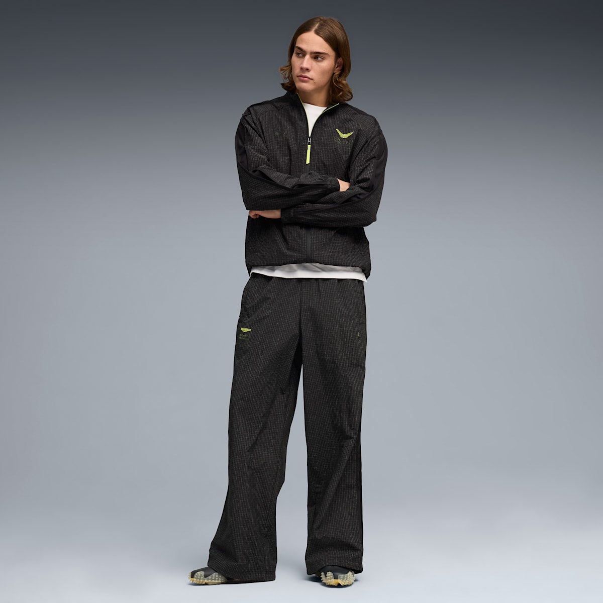PUMA x ASTON MARTIN ARAMCO F1® TEAM Lifestyle T7 Oversized Pants Men - PUMA Black - model-back