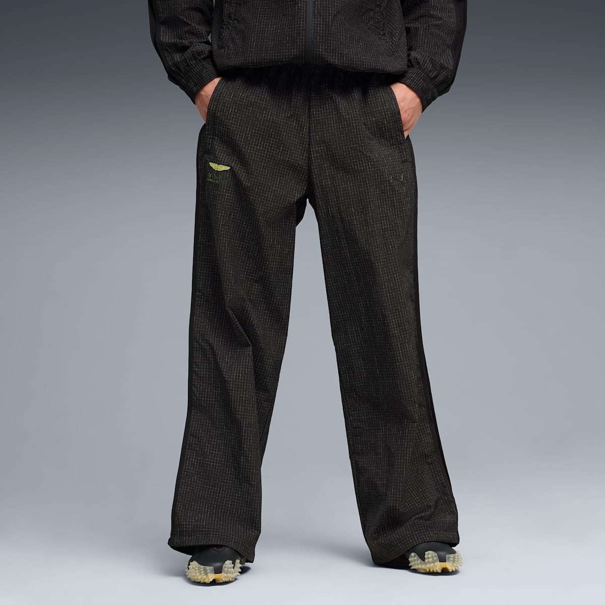 PUMA x ASTON MARTIN ARAMCO F1® TEAM Lifestyle T7 Oversized Pants Men - PUMA Black - model-front