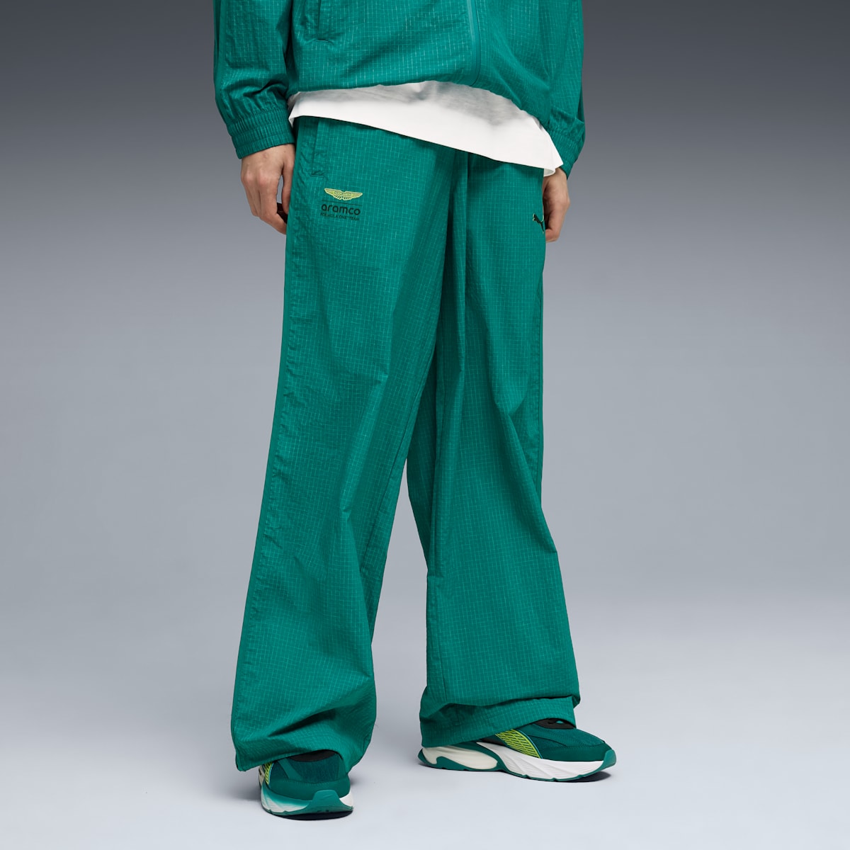 PUMA x ASTON MARTIN ARAMCO F1® TEAM Lifestyle T7 Oversized Pants Men - Green Lux - model-front