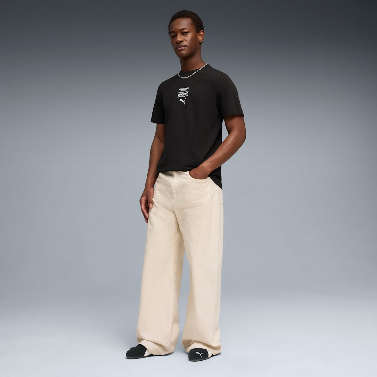 PUMA x ASTON MARTIN ARAMCO F1® TEAM Essentials Tee Men - PUMA Black - model-back