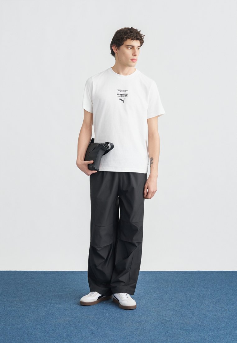 PUMA x ASTON MARTIN ARAMCO F1® TEAM Essentials Tee Men, PUMA White, view 2