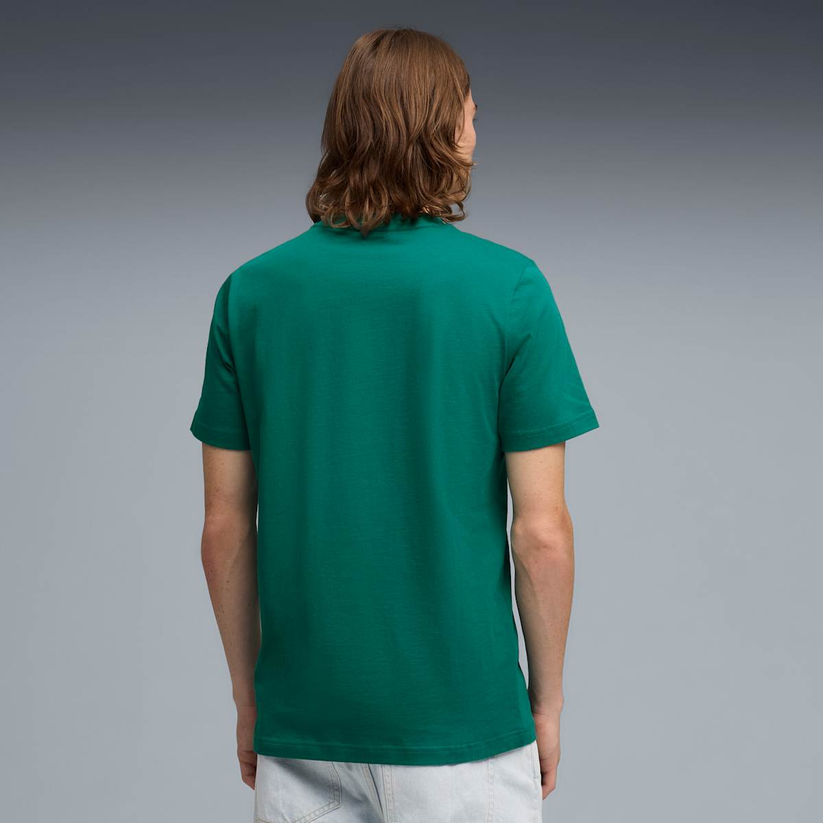PUMA x ASTON MARTIN ARAMCO F1® TEAM Essentials Tee Men, Green, model back view