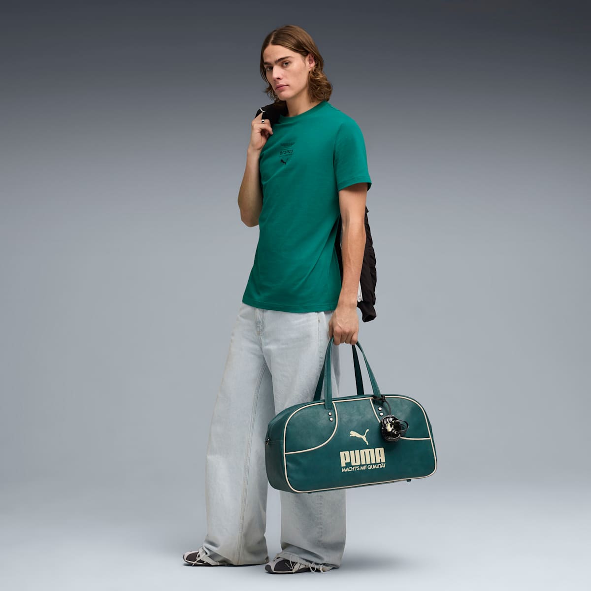 PUMA x ASTON MARTIN ARAMCO F1® TEAM Essentials Tee Men, Green, full model view