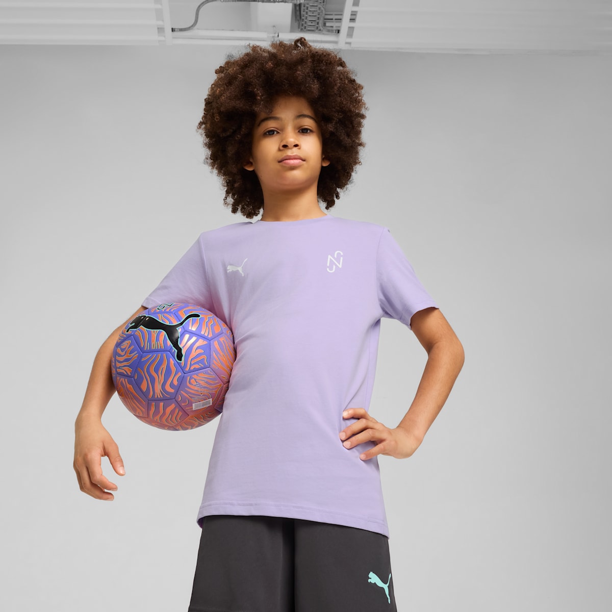 Neymar JR Creativity Tee Jr Vivid Violet model image