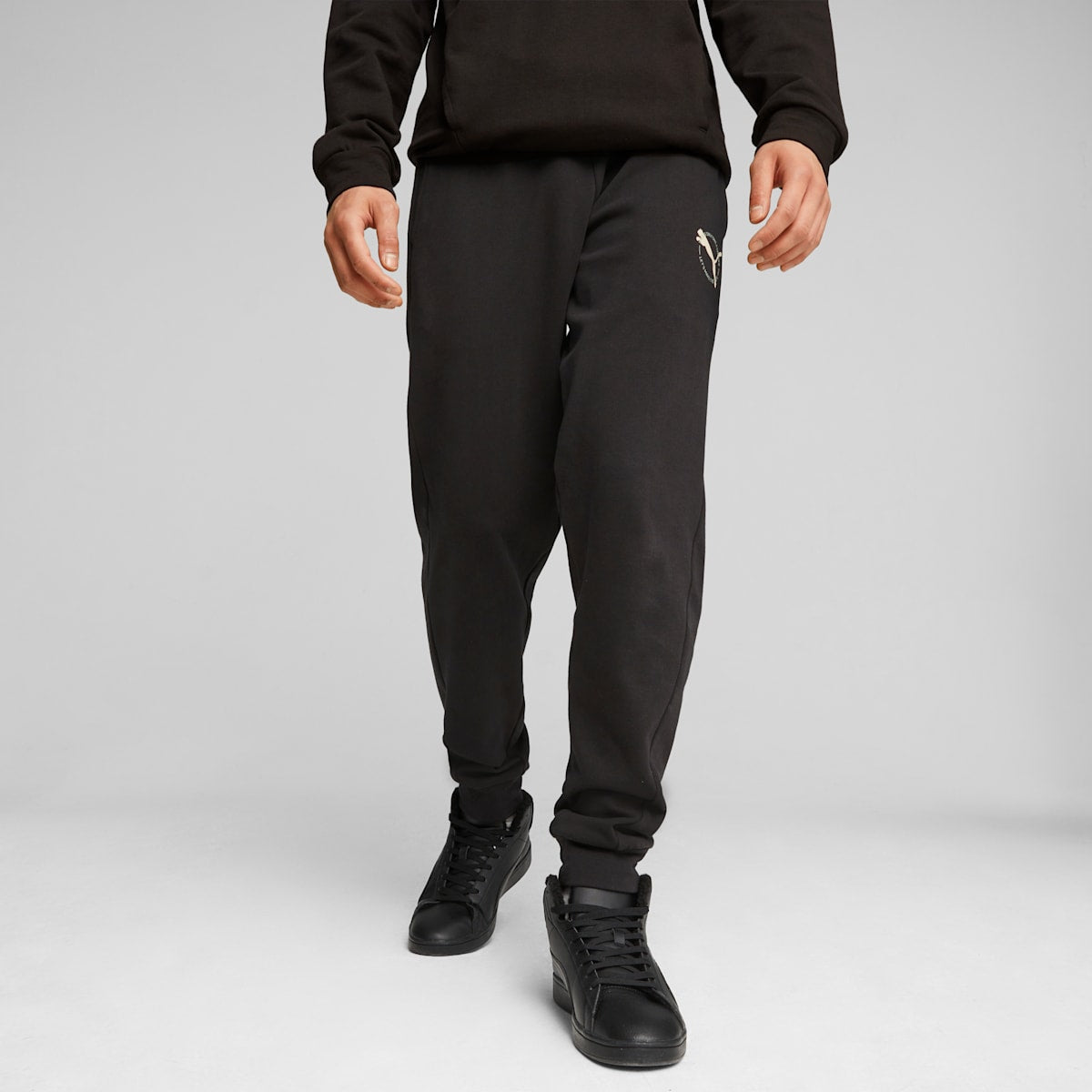 BETTER SPORTSWEAR Sweatpants Men - PUMA Black model image