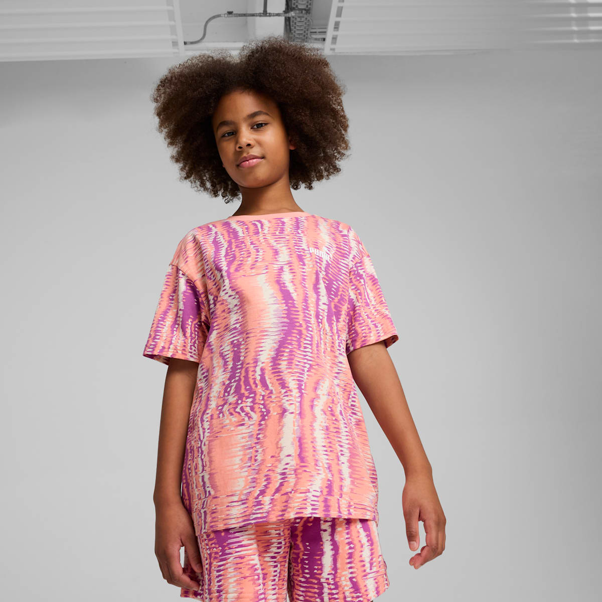 ESS NATURE 2.0 AOP Tee G Pink Fruit model image