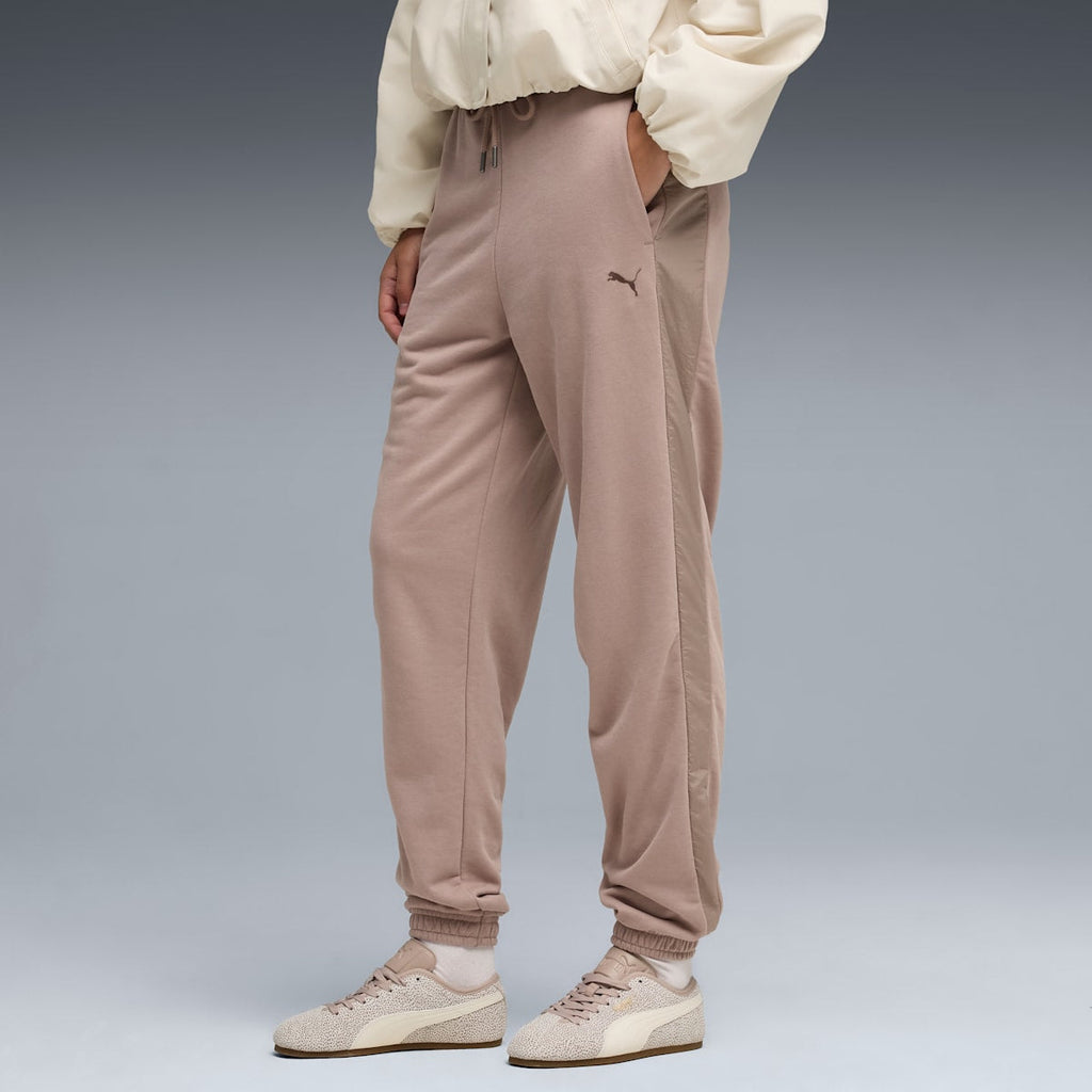 HER Comfort High-Waist Sweatpants Women - Sandstone model image