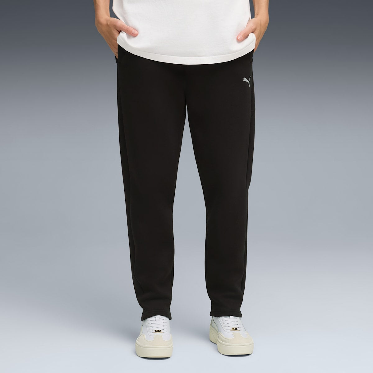 EVOSTRIPE Sweatpants Women - PUMA Black model image
