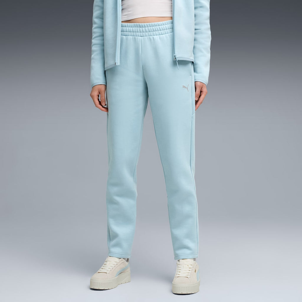 EVOSTRIPE Sweatpants Women - Seafoam model image