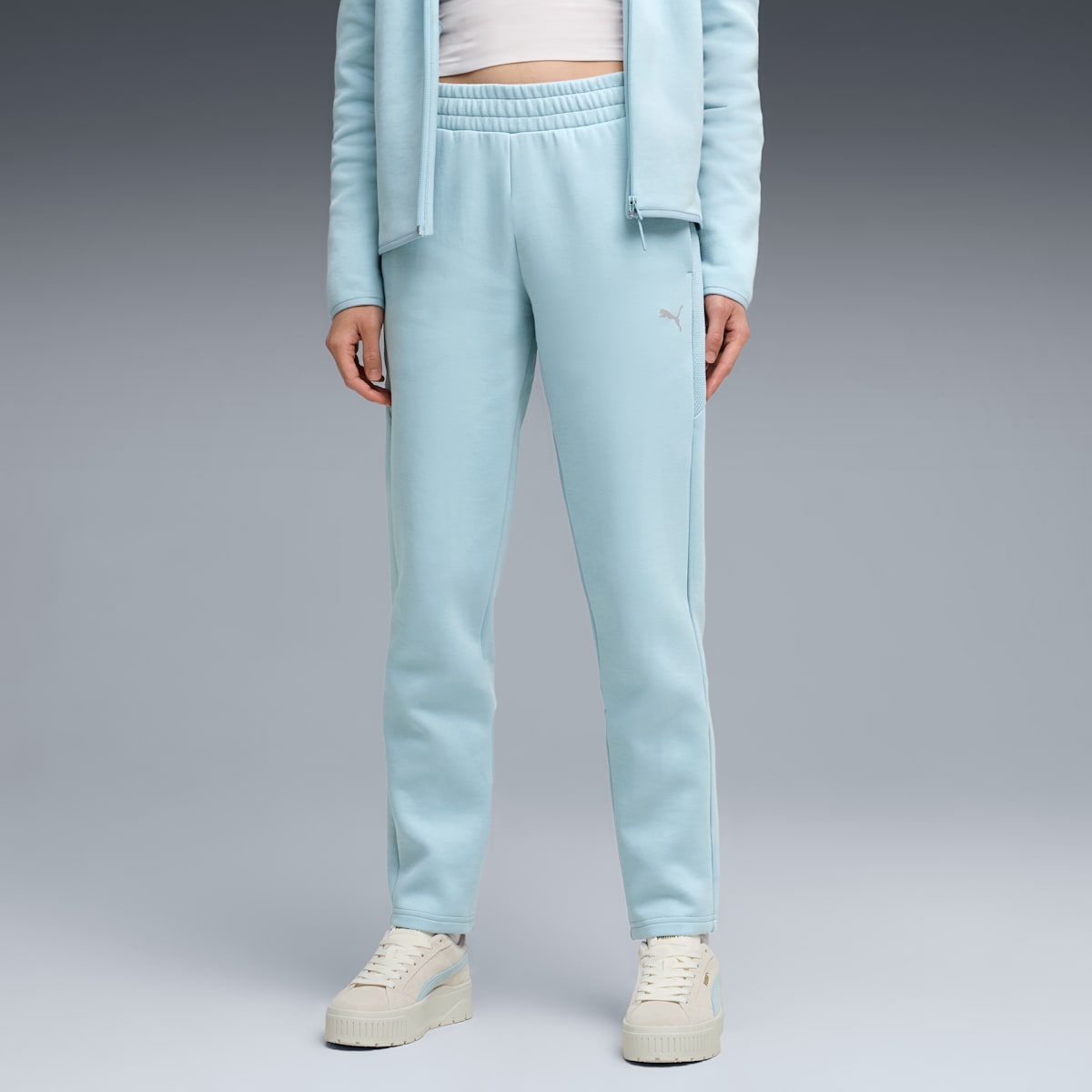 EVOSTRIPE Sweatpants Women - Seafoam model image