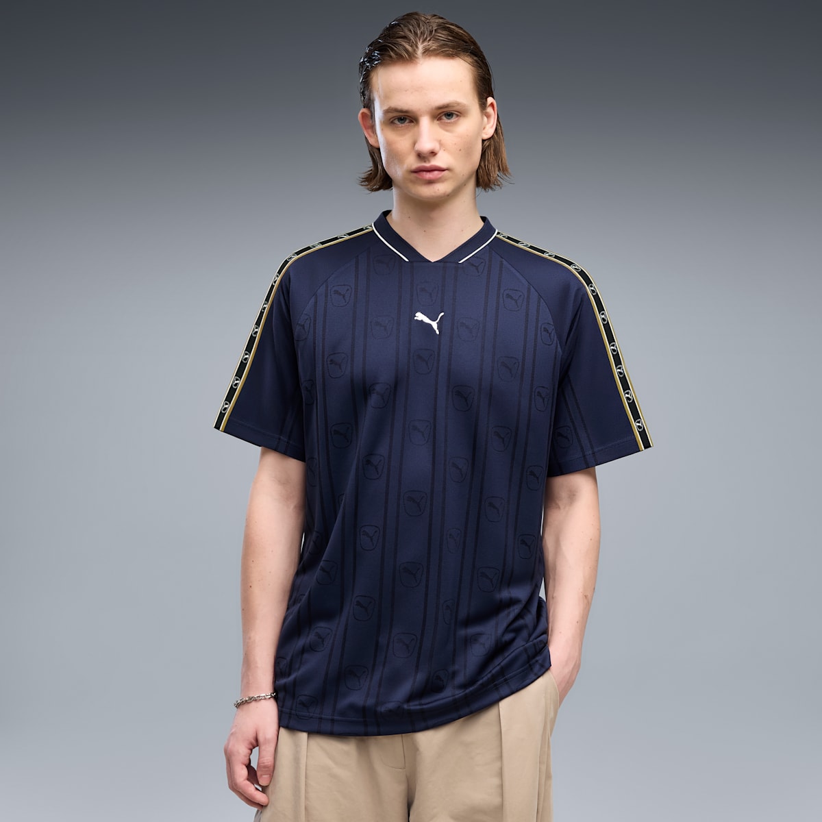 PUMA Class Relaxed Tee Men - PUMA Navy - on model