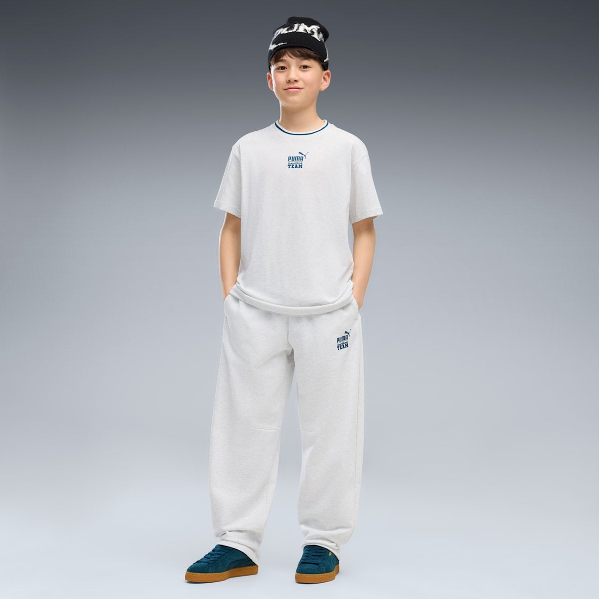 MID 90s Relaxed Barrel Sweatpants Youth - White Glow Heather - on model