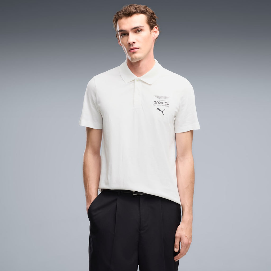PUMA x ASTON MARTIN ARAMCO F1® TEAM Essentials Polo Men - PUMA White - on model