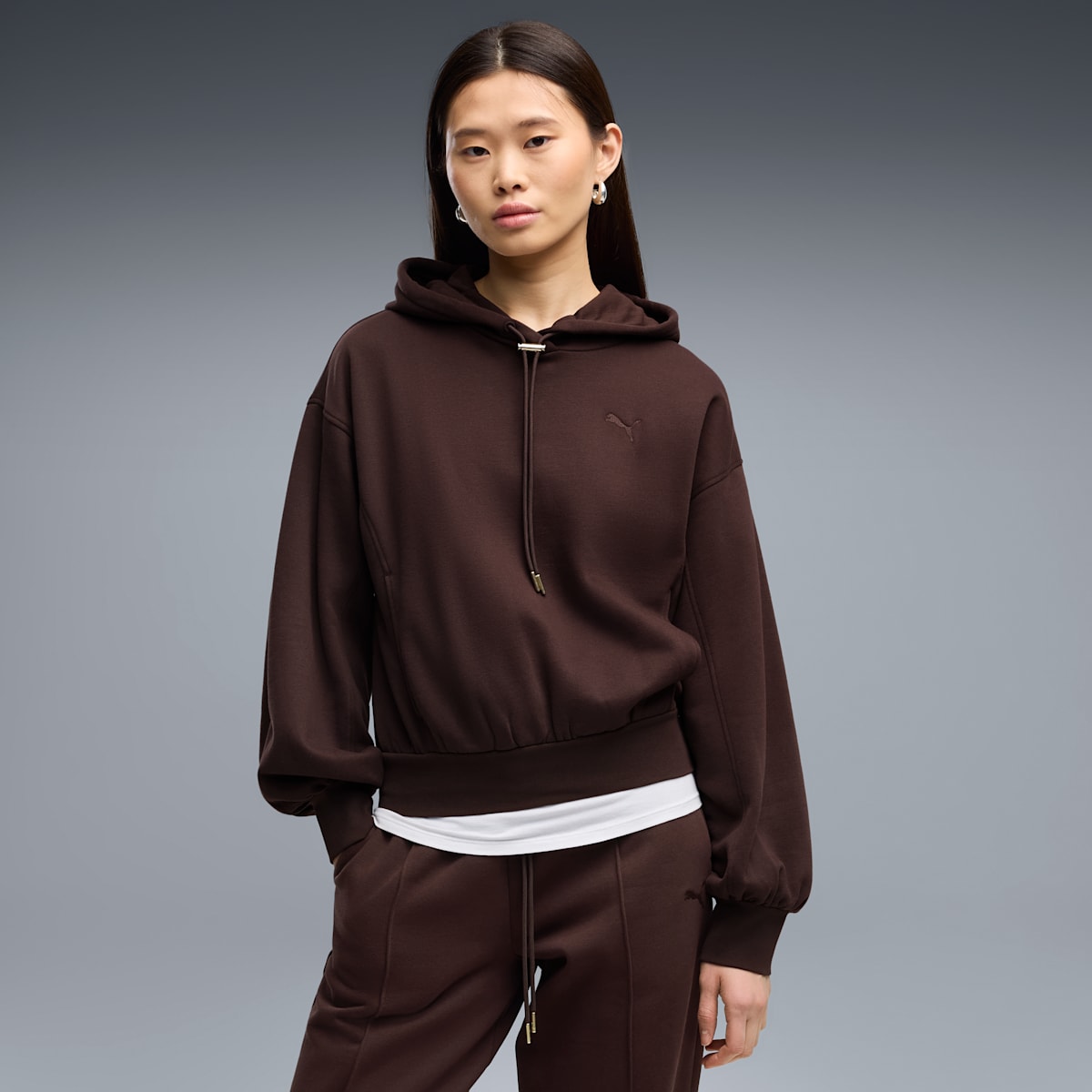HER Relaxed Fleece Hoodie Women - Chocolate Fondue - on model