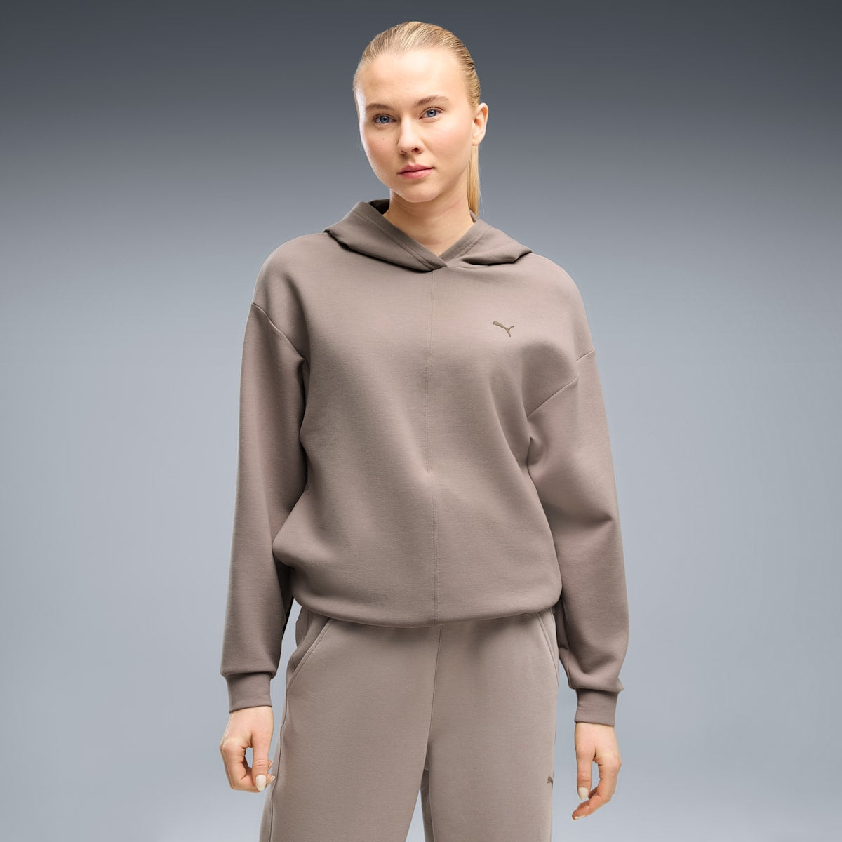 PUMA Women's Clothing Training, HOODIE - Mouse Gray - on model