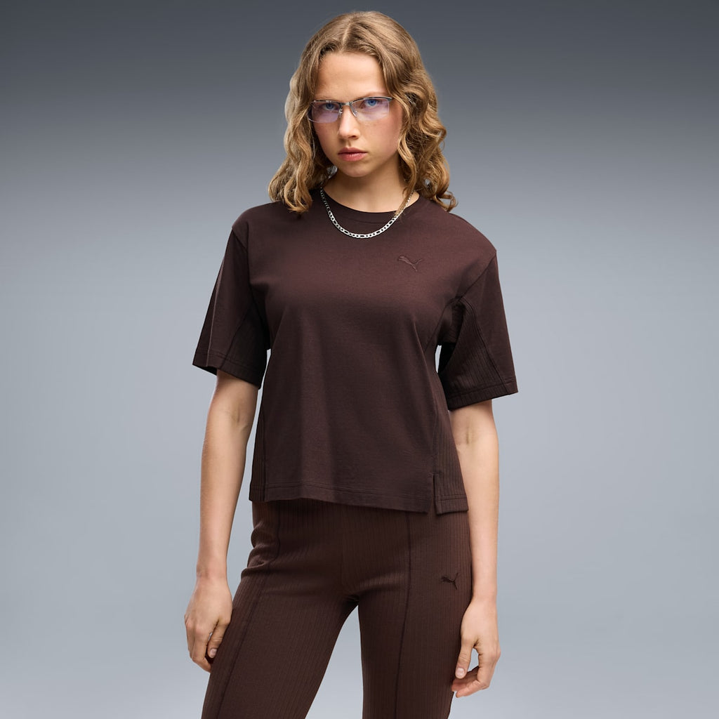 HER Relaxed Tee Women - Chocolate Fondue - on model
