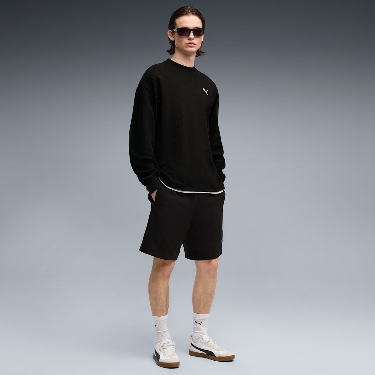 Essentials Elevated Relaxed Material Crew Sweatshirt Men - PUMA Black - on model