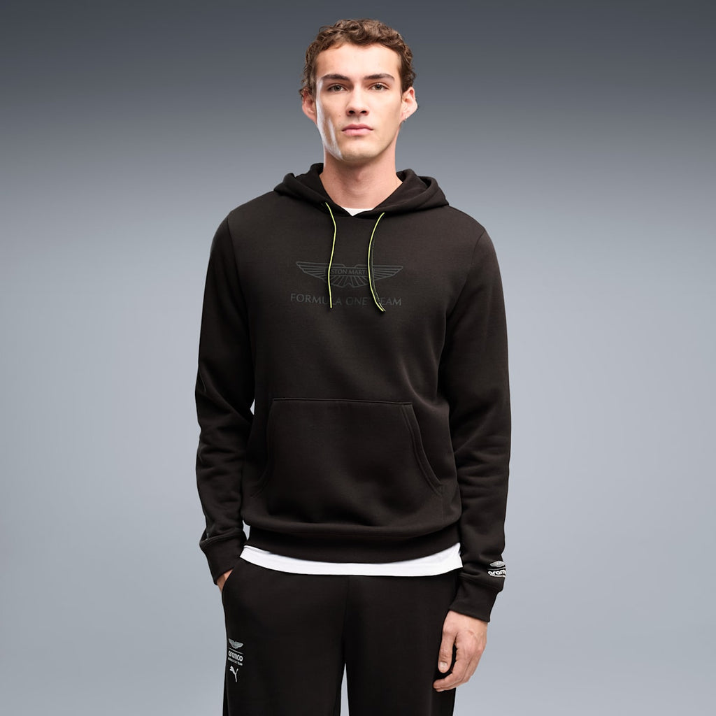 PUMA x ASTON MARTIN ARAMCO F1® TEAM Essentials Hoodie Men - PUMA Black - on model