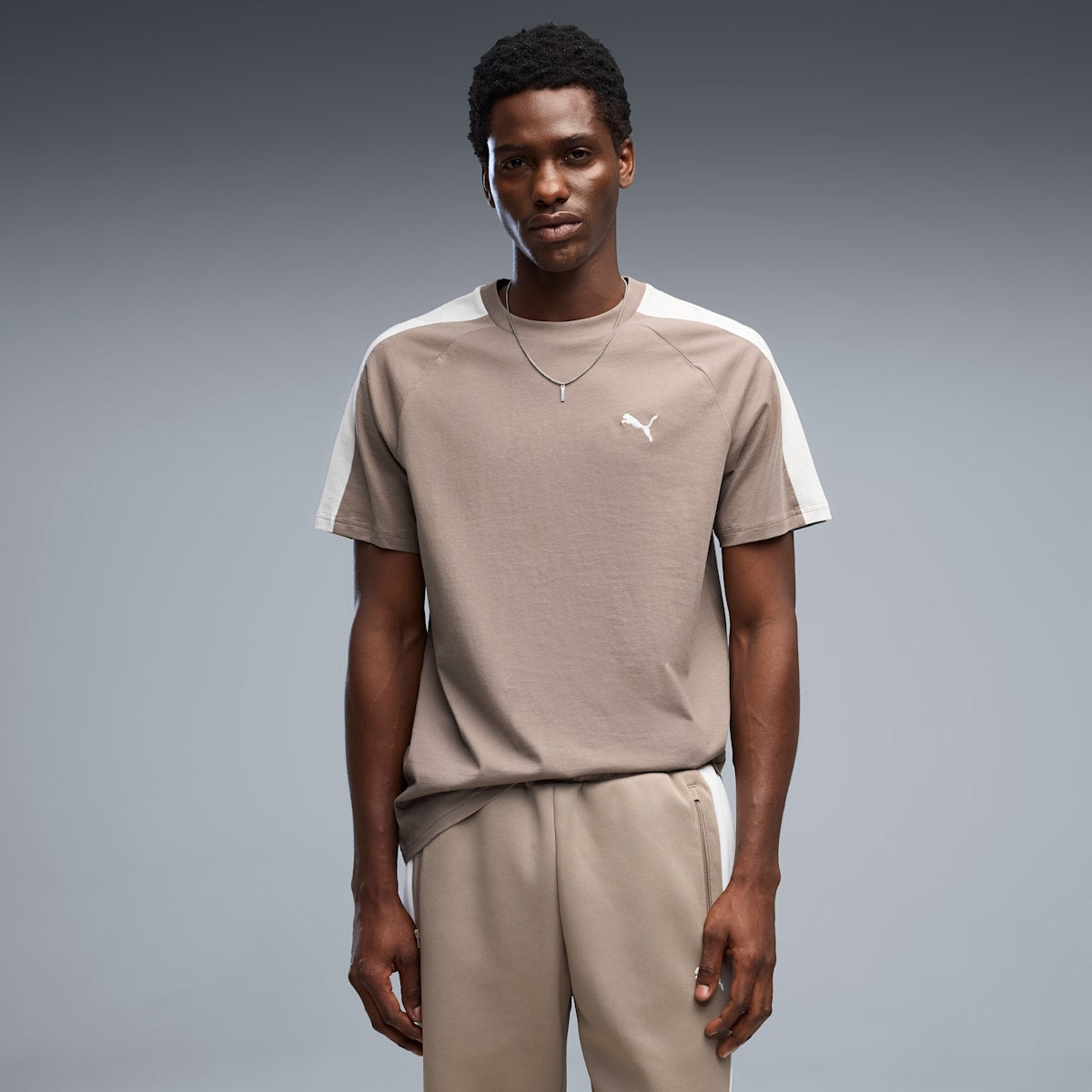 T7 Tee Men - Mouse Gray - on model