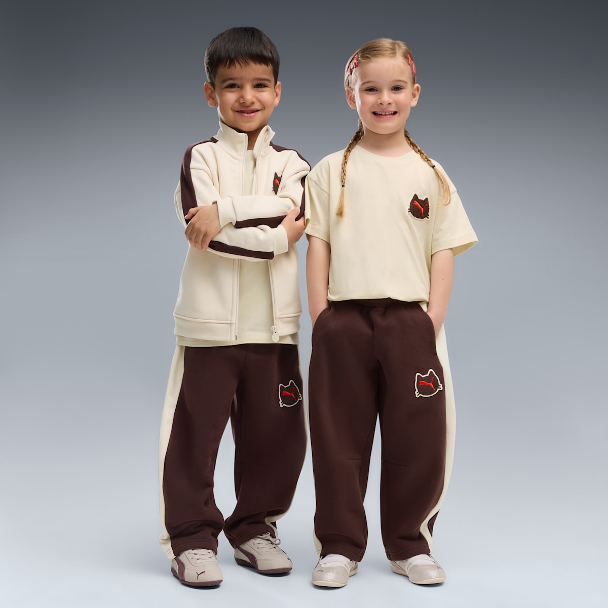 T7 Relaxed Barrel Sweatpants Kids - Chocolate Fondue - on model