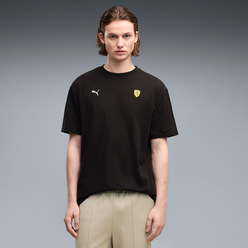 Camiseta Graphic Ferrari Masculina - PUMA Black - on model