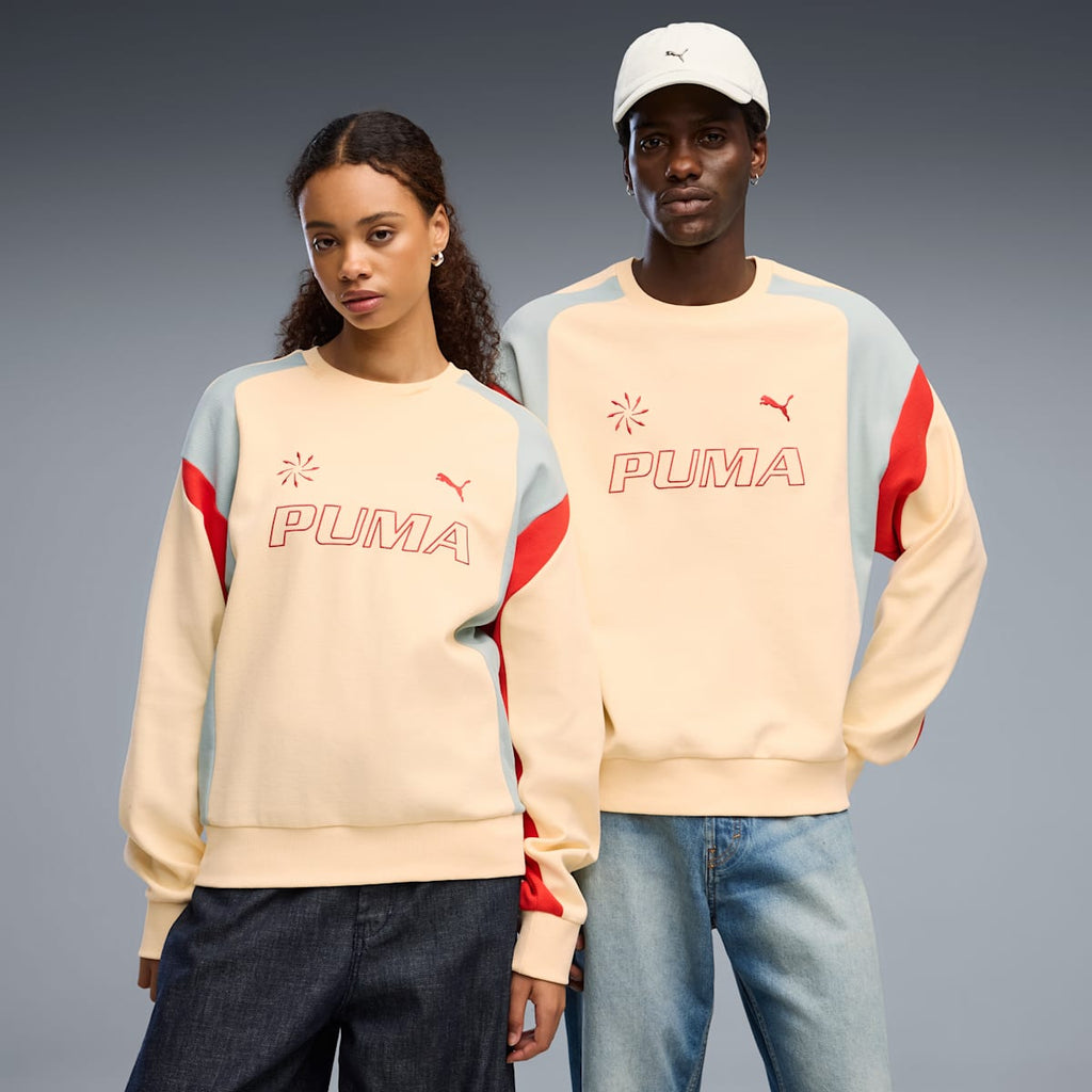 FUTURE.PUMA.ARCHIVE Relaxed Moto Crew Sweatshirt Unisex - Buttercream - on model